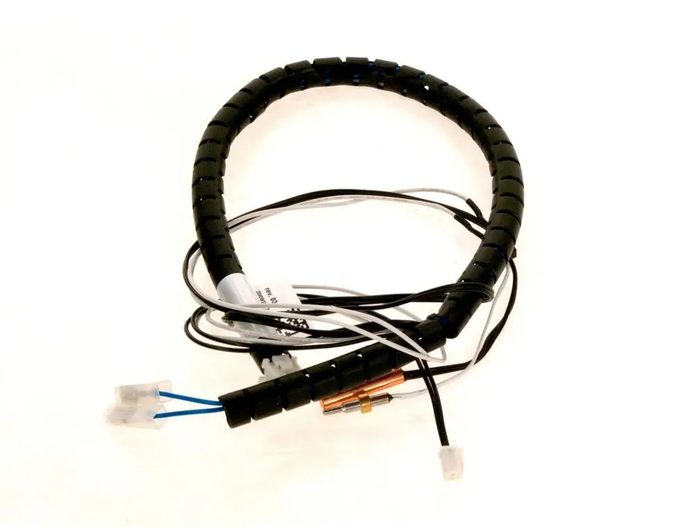 Kabel mit mehreren Drähten und Steckverbindern, umschlossen von einem Schutzschlauch. Der Artikel stammt von Bosch und wird typischerweise für Sensoranwendungen verwendet.